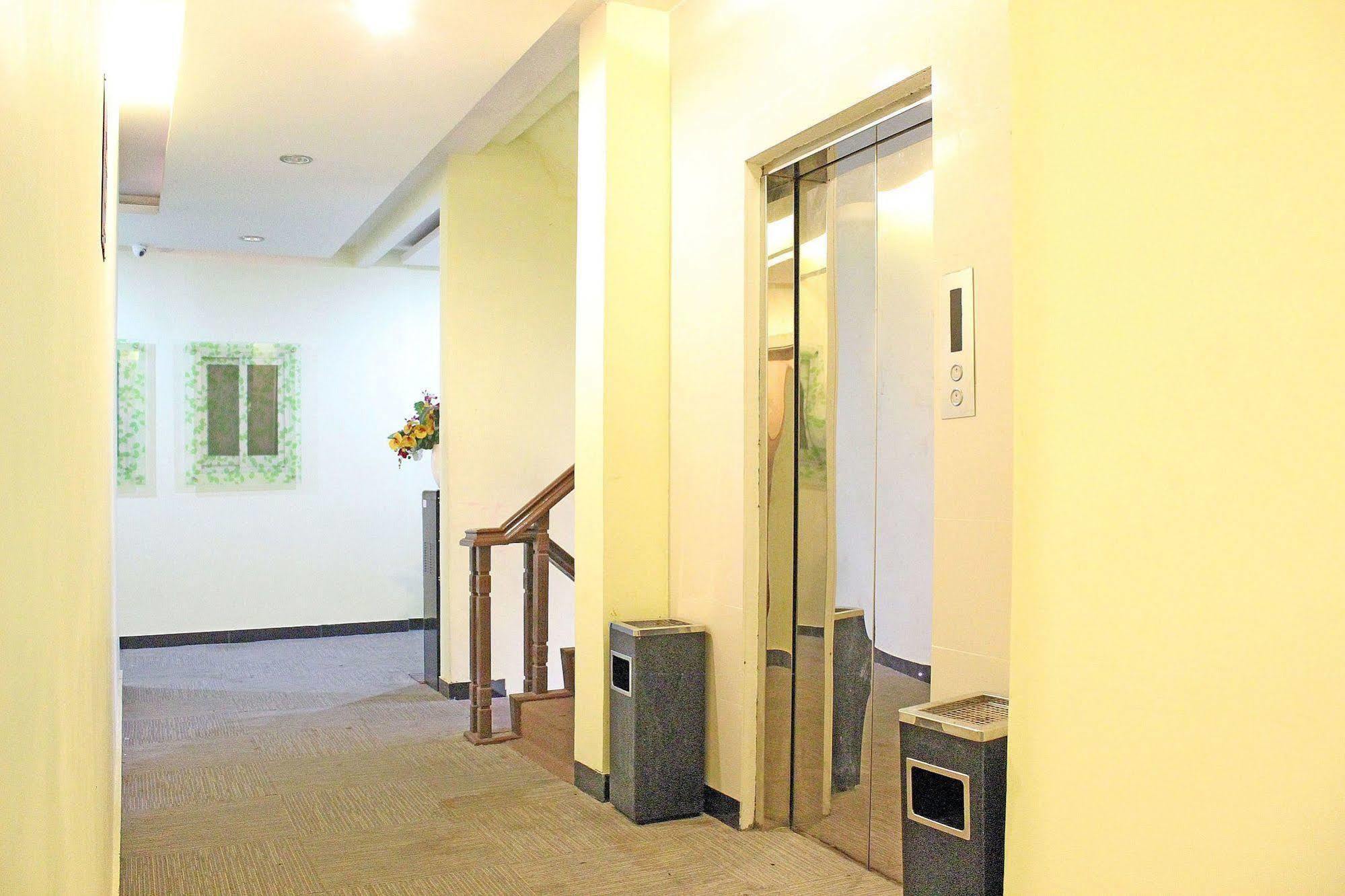 Zen Rooms Rujia Pecenongan Jakarta Exterior photo